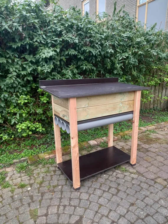 Stevige houten werkbank op maat met werkblad en onderplank